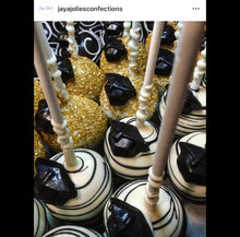 Load image into Gallery viewer, Graduation themed cake pops